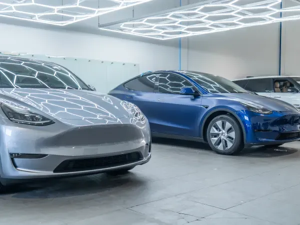 Nano Ceramic Tint vs Regular Tint: Which One Is Right for Your Car in Saudi Arabia? 1 nano ceramic tint vs regular tint